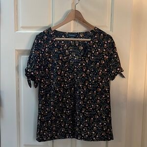 ModCloth Black Floral V-neck Top with tie key hole sleeves M